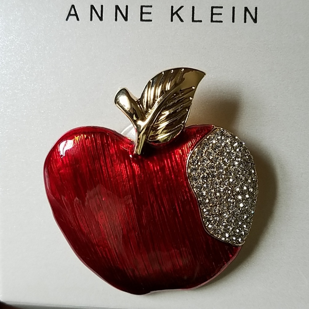 Beautiful Apple Pin - Picture 4 of 4